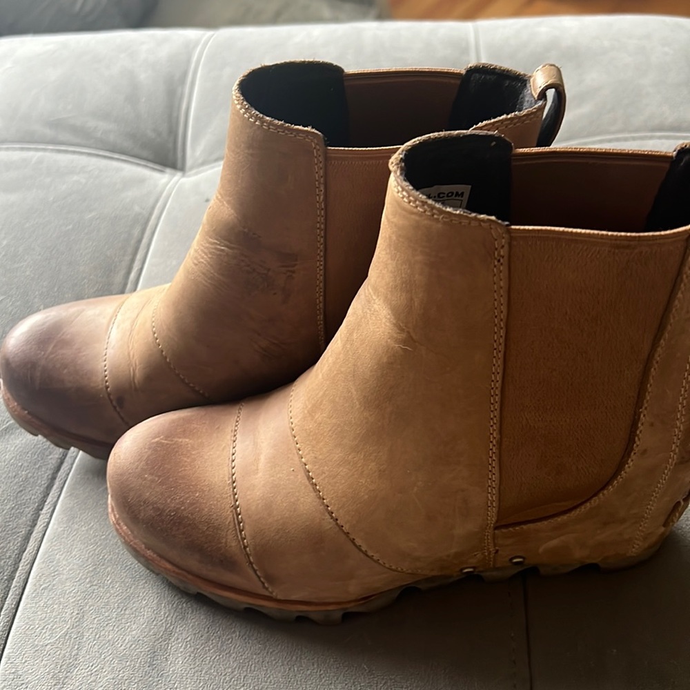 Brown Sorel wedge boot-size 8